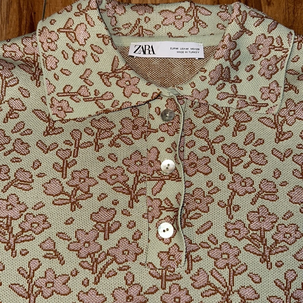 Green college shirt with pink flowers and shell buttons - Picture 3 of 4